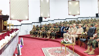 وزير الدفاع يلتقي عددًا من مقاتلي القوات الخاصة