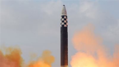 كوريا الشمالية تطلق صاروخًا بالستيًا (ما القصة؟)
