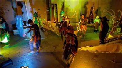 انطلاق العرض المسرحي 