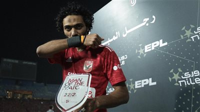 حسين الشحات يحصل على جائزة أفضل لاعب في مباراة الأهلي والزمالك