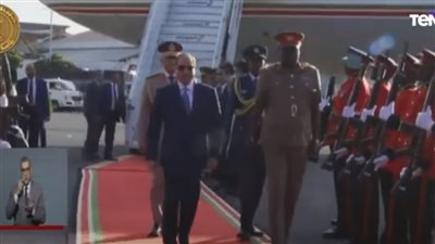 شاهد.. لحظة وصول الرئيس السيسي إلى نيروبي 