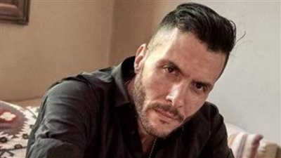 بعد تصدره التريند.. مقطتفات من حياة الفنان أمير عيد