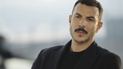 بصورة رومانسية.. باسل الخياط يشعل مواقع التواصل الإجتماعي