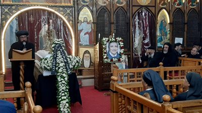 أسقف عام كنائس مصر القديمة يترأس صلاة جنازة تاسوني راعوث إيليا
