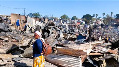 حريق بجنوب إفريقيا يلتهم مئات المنازل.. التفاصيل 