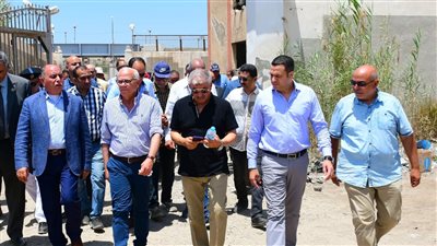 محافظ بورسعيد يتفقد شارع بحري قناة الاتصال ويوجه بدراسة مقترح فتح الشارع لمرور الحاويات 