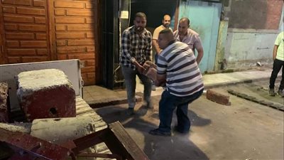 غرب المنصورة يشن حملة لرفع التعديات والإشغالات بنطاق الحى بالنوبتجيه المسائيه 