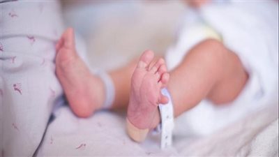 عمره يومين.. تفاصيل العثور على جثة طفل وسط القمامة في الوراق