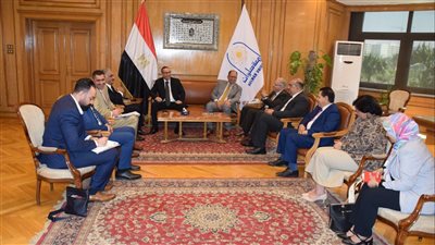 رئيس جامعة حلوان يستقبل مدير معهد اللغات للقوات المسلحة