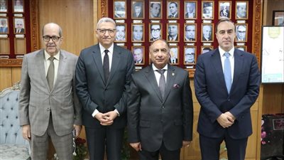 رئيس قضايا الدولة يستقبل أمين عام مجلس النواب 