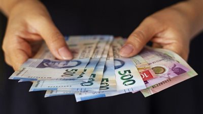 أسعار العملات العربية والأجنبية اليوم الجمعة في البنوك 