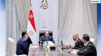 عاجل.. تفاصيل اجتماع السيسي مع رئيس الوزراء ووزير النقل