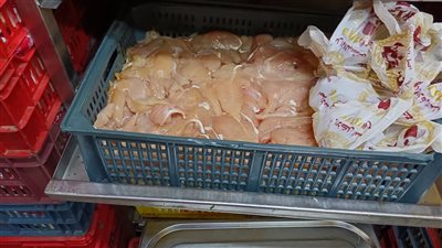 ضبط 2.1 طن دواجن ولحوم فاسدة بالجيزة.. صور