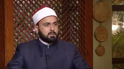 عالم أزهري يوضح حجم إجراء عمليات تكبير الثدي والأرداف (فيديو)