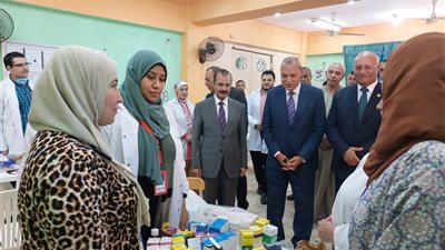 محافظ القليوبية ورئيس جامعة بنها يتفقدان مبادرة 