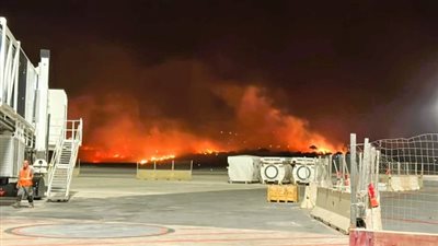 بسبب الحرائق.. إغلاق مطار إيطالي وإلغاء الرحلات الجوية 