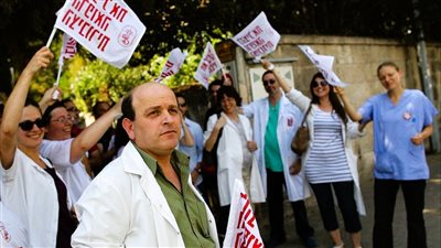 وتتواصل الاحتجاجات.. إضراب أطباء إسرائيل اعتراضا على خطة نتنياهو