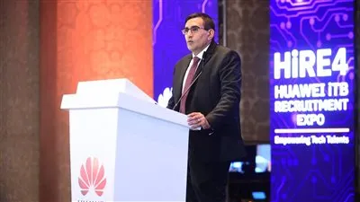 وزير العمل ومدير المعهد القومي للاتصالات يفتتحان ملتقى هواوي الرابع للتوظيف