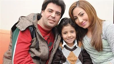 الخيانة سبب انفصالهما.. ما لا تعرفه عن طليق المطربة بوسي