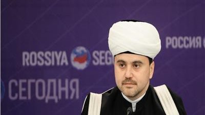 شوري المفتيين لروسيا: واقعة حرق المصحف تندرج تحت السياسة وليست الدين