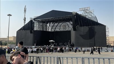شاهد.. الشكل النهائي لمسرح حفل كايروكي بالمنارة (صور)