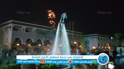 مجدي عبد الغني يجذب انتباه السياح بالفلاي بورد على شواطئ الغردقة (صور)