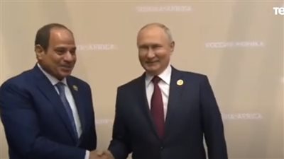 شاهد.. السيسي يفاجئ بوتين بكلمة باللغة الروسية