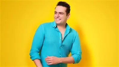 أحمد زكريا يشوق جمهوره لأغنيته الجديدة 