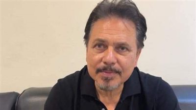 محمد رياض يكشف كواليس موافقة عادل إمام على وضع اسمه بالقومي للمسرح (فيديو)