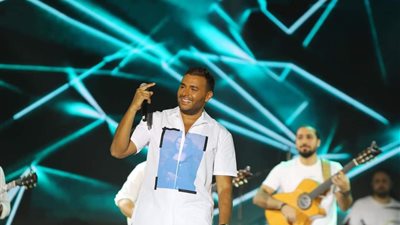 رامي صبري يشعل مسرح جدة بأغنيته الجديدة 