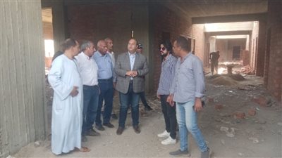 نائب محافظ الجيزة يتفقد مشروع السوق الحضاري الجديد والصرف الصحي بالعياط