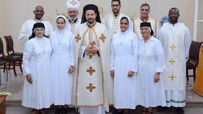 الأنبا باخوم يترأس احتفال ارتداء الثوب الرهباني لراهبتين من رهبنة يسوع ومريم القبطيات