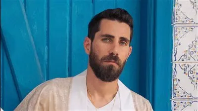 عزيز مرقة يكشف للفجر الفني عن الصعوبات التي واجهته في بدايته الفنية 