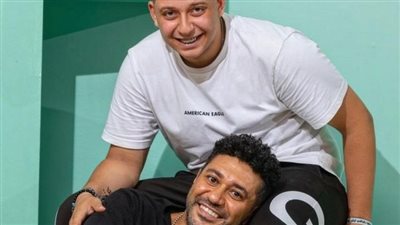 محمد عز يحتفل بنجاح نجله في الثانوية العامة 