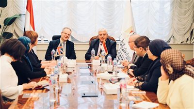 وزير التعليم العالي يستقبل السفير البريطاني بالقاهرة