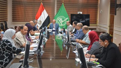 محافظ القليوبية يناقش عددا من الطلبات المقدمة لإنشاء إعلانات بالشوارع 