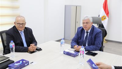 وزير التعليم العالي يتابع منظومة العمل بمراكز التميز بجامعتي القاهرة والإسكندرية