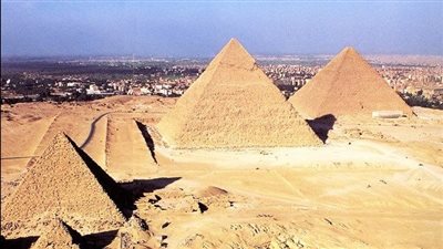 أهرامات الجيزة مفتوحة للزيارة ولا صحة لشائعة غلقها جزئيًا 