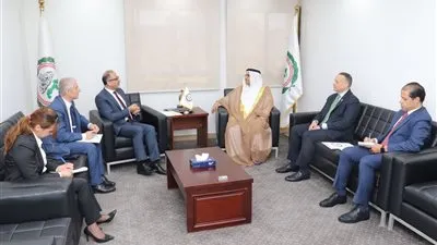 رئيس البرلمان العربي يستقبل مندوب دولة فلسطين الدائم لدى الجامعة العربية