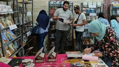 إقبال متزايد على معرض الكتاب والحرف اليدوية لقصور الثقافة بالإسكندرية