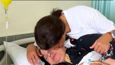 منى فاروق تنشر صورة لولدتها من داخل غرفه العمليات.. تفاصيل 