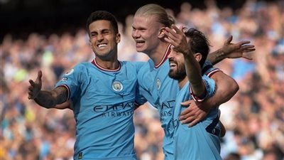 لهذا السبب.. نجم مانشستر سيتي يختار الهلال ويرفض برشلونة 