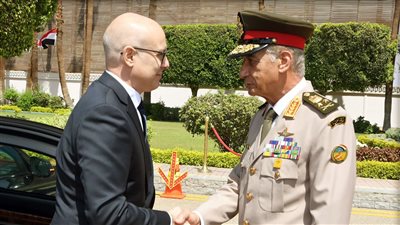 الفريق أول محمد زكي يلتقي وزير الدفاع لجمهورية صربيا