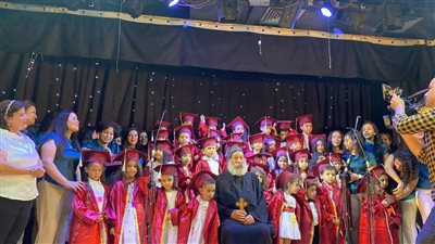 اسقف كنائس وسط القاهرة يشارك حفل تخرج أكاديمية 