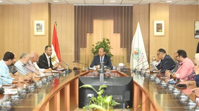 رئيس جامعة المنصورة يتابع معدلات مشروع إنشاء مبنى الأورام الجديد