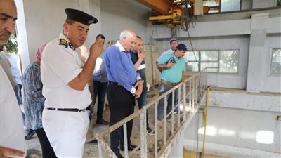 محافظ الجيزة يعاين محطة أبو رواش الارتوازية لرفع كفاءتها (صور)