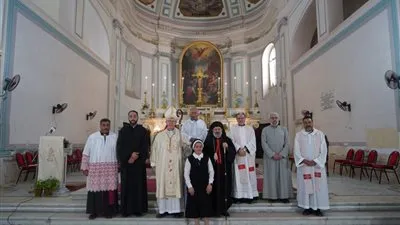 مطران الكنيسة اللاتينية بمصر يحتفل بالنذور الدائمة للأخت نجوى جميل بالإسكندرية