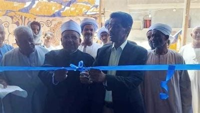 محافظ أسوان ينيب رئيس مدينة إدفو ومدير إدارة الأوقاف لافتتاح مسجد الإيمان بالعدوة 