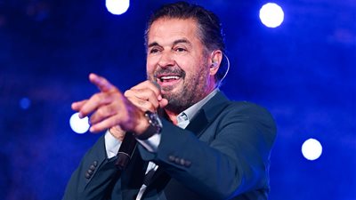 الصور الكاملة.. راغب علامة يشعل الساحل الشمالي بأغانيه الرومانسية وسط أجواء fire عالمية وتفاصيل مثيرة