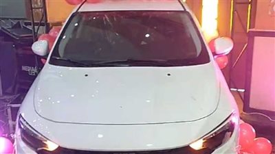 بعد حصوله على سيارة هدية.. الأول على الثانوية العامة: 